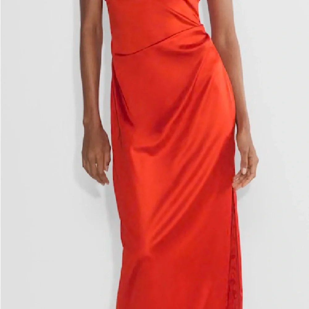 Aritzia Ruched Maxi Gown Poppy Red. - Picture 8 of 13